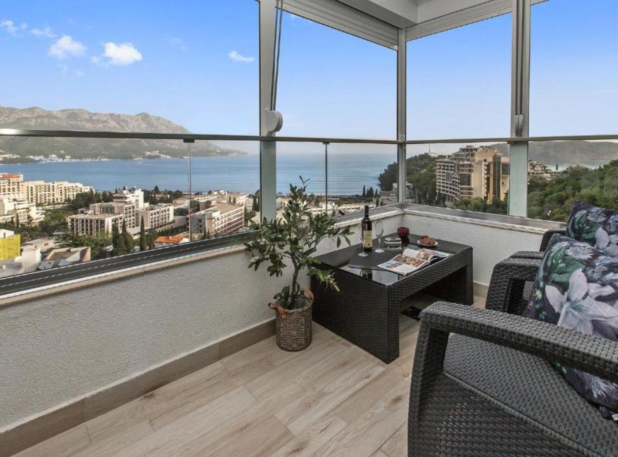 Apartment Hideaway With Breathtaking Views *